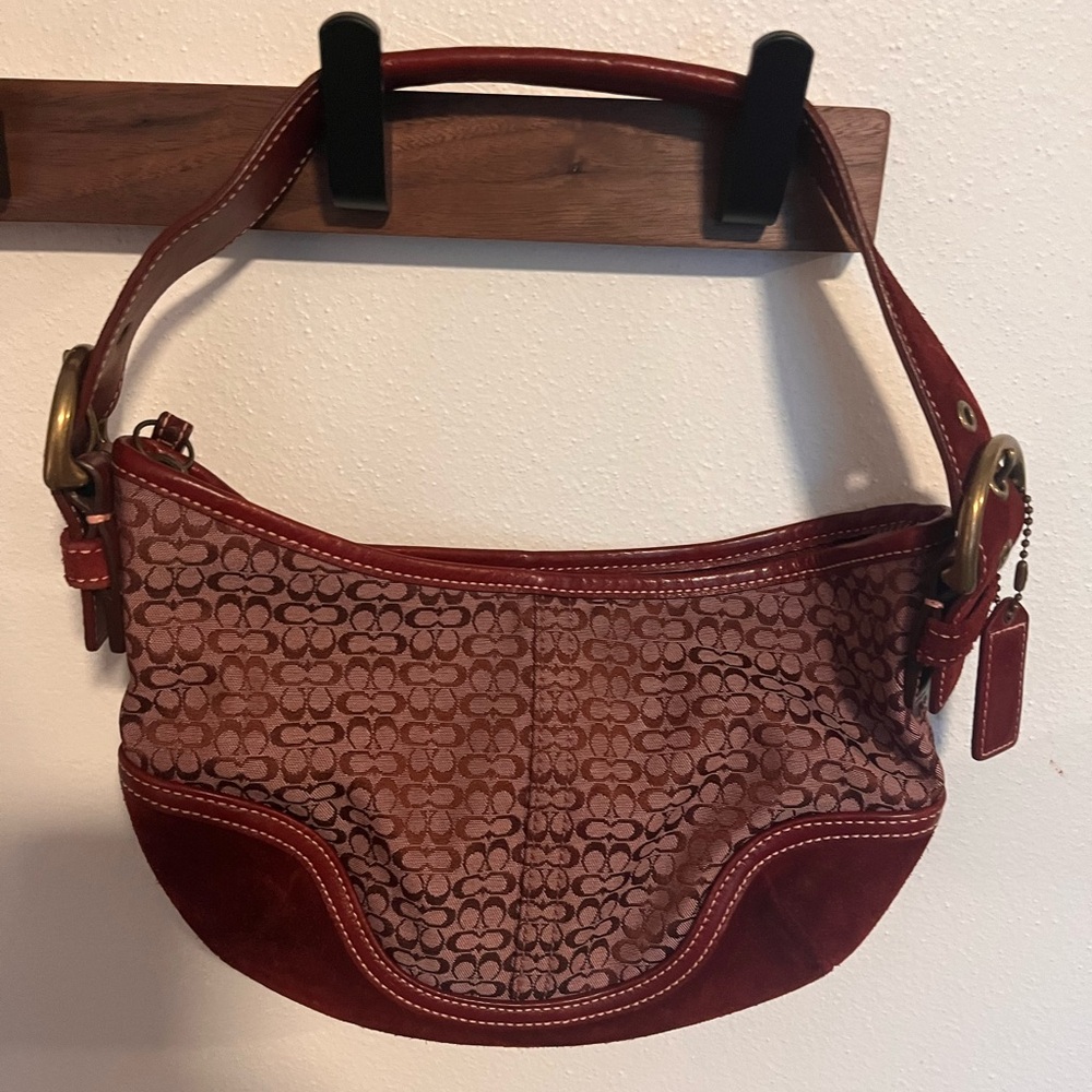 Handbag/shoulder Coach purse!